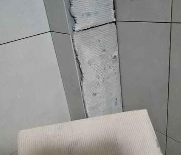伊川瓷砖空鼓维修公司分享下厨房瓷砖脱落的补救措施。